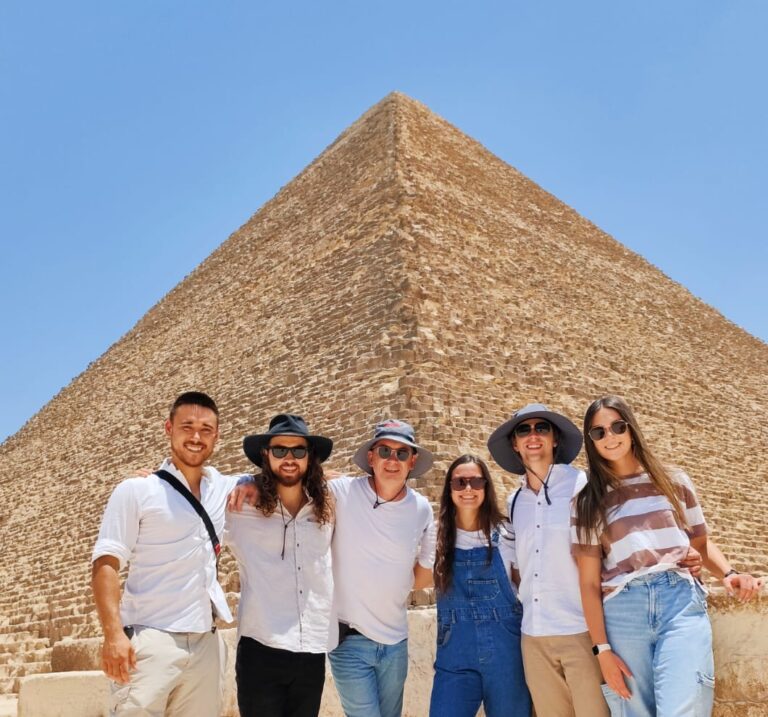 Dress code and culture behavior while travelling in Egypt