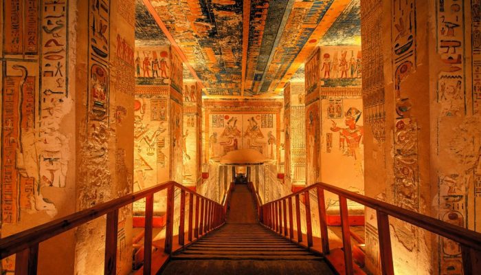 a photo showing the corridor in the Rameses chamber in the valley of kings